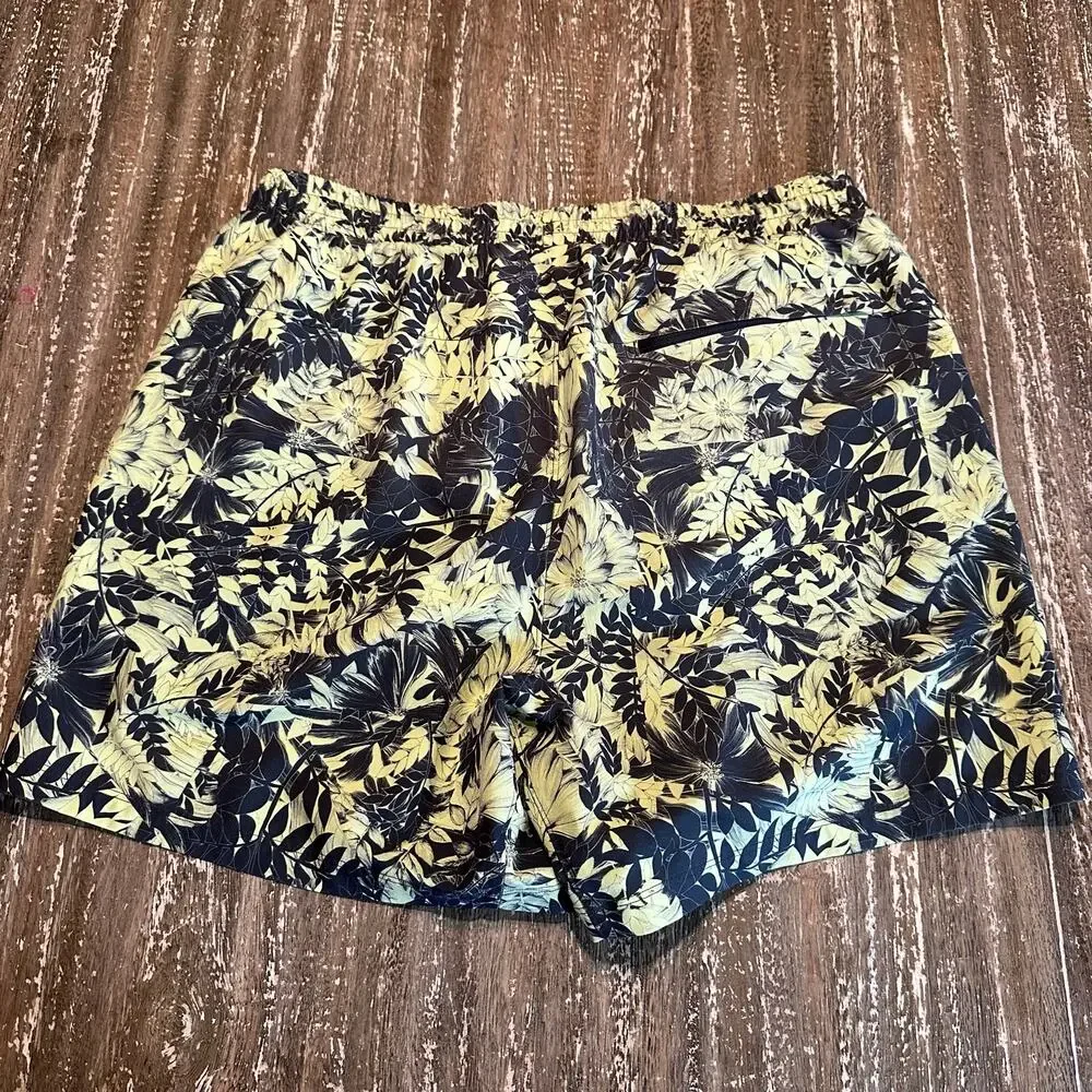 Lululemon Lined Performance Bathing Suit Swim Trunks Tropical 5” Men’s Size L